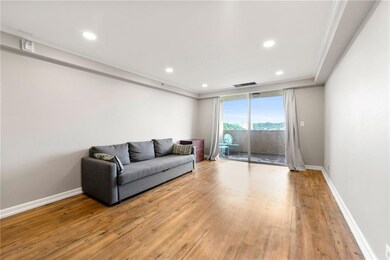 Living Room without Virtual Staging