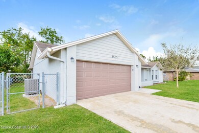 002-photo-front-view-11112840