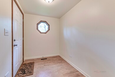 3710 Bluebird Ln, Rolling Meadows, IL 60008 - photo 3