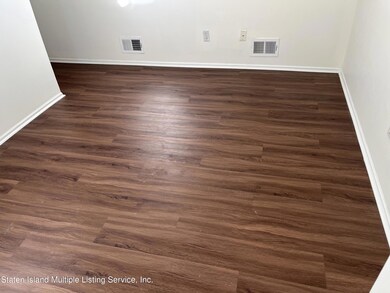 24 Pebble Ln unit 2, Staten Island, NY 10305 - photo 4