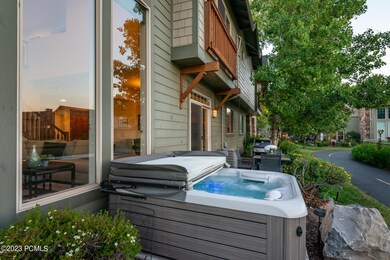 6195 N Fox Pointe Cir Apt C2 Park City U