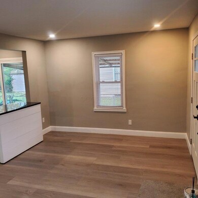 03Livingrm3