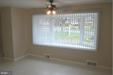 14304 Blackmon Dr, Rockville, MD 20853 - photo 7