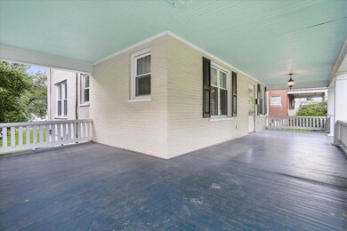 06-2142 Westover Ave_06