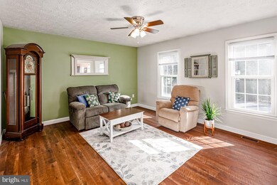 417 Twin Oaks Rd, Linthicum Heights, MD 21090 - photo 2