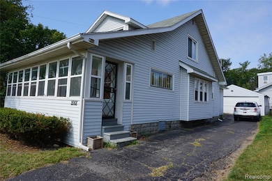 2008 University Ave, Flint, MI 48504 - photo 3