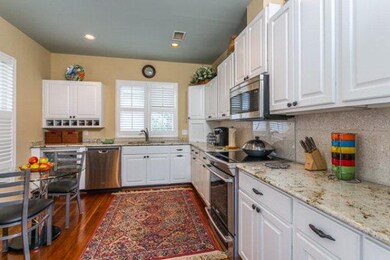 Kitchen w/ ss app.