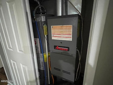 522 N Kentucky St, Carterville, MO 64835 - photo 4