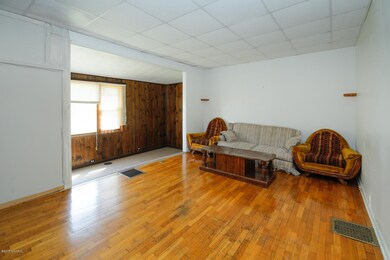 1422 Forbes-103