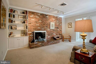 6512 Lakeview Dr, Falls Church, VA 22041 - photo 4