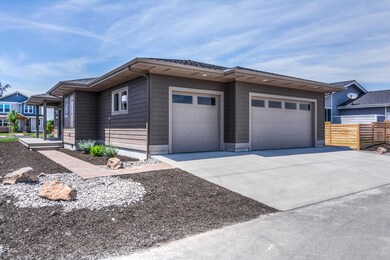 696 NW Rimrock Dr, Redmond, OR 97756 - photo 5