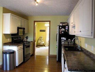 6008 E Pioneer Place, Columbus, IN 47203 - photo 6