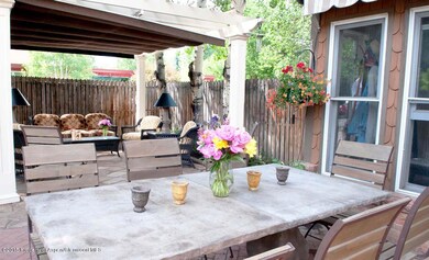 _outdoor dining