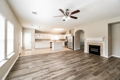 3815 Saxon Hollow Ct, Friendswood, TX 77546 - photo 6