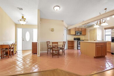 170 Greentree Cir_003H