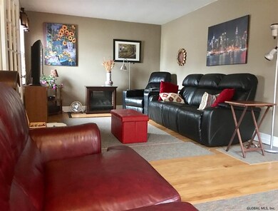 45 Crescent Dr, Albany, NY 12208 - photo 4