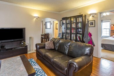 18-0404.frUnit.Living_rm_a