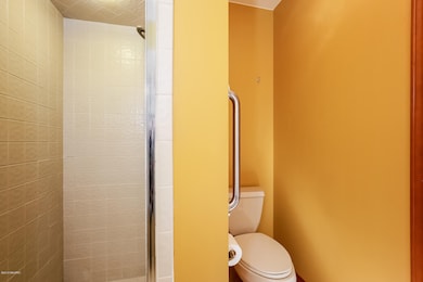 016-Master_Bathroom-3317170-medium