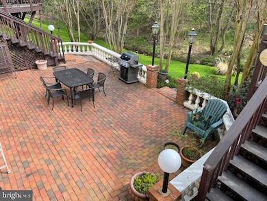 8505 Oak Pointe Way, Fairfax Station, VA 22039 - photo 4