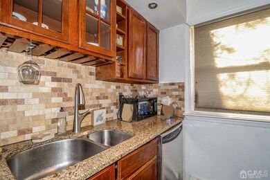 55 Gill Ln unit 21, Iselin, NJ 08830 - photo 6