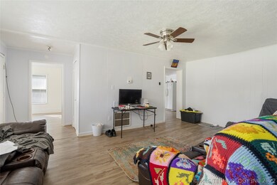 120 W 9th St S, Claremore, OK 74017 - photo 5
