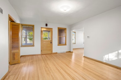 1726 Iowa St, Oshkosh, WI 54902 - photo 4