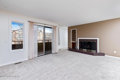 Living Room-20220328-0398