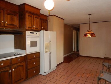 Eat-in kitchen