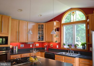 613 Hilltop Rd, Catonsville, MD 21228 - photo 3