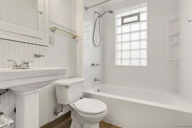 1413 Wayburn St, Grosse Pointe, MI 48230 - photo 7