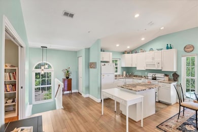 8390 Wingate Dr unit 520, Sarasota, FL 34238 - photo 6