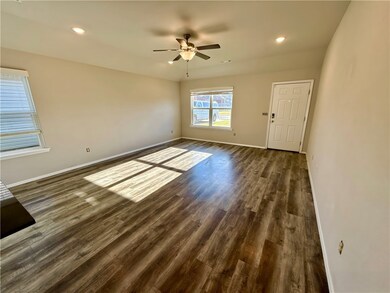 530 Woodcreek Loop, Lowell, AR 72745 - photo 5