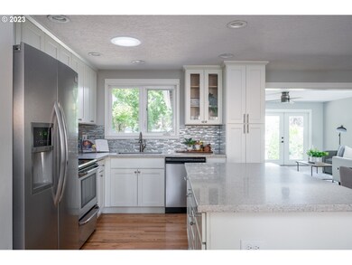 13575 SW Park Way, Beaverton, OR 97005 - photo 6