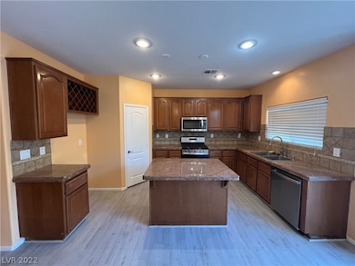 8261 Pearl Oasis Ct, Las Vegas, NV 89139 - photo 2