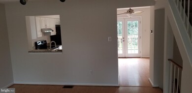 14104 Oakpointe Dr, Laurel, MD 20707 - photo 4