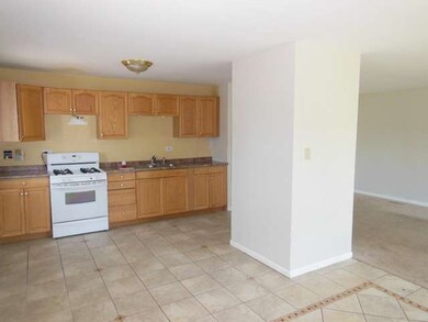 608 Topeka Dr, Carpentersville, IL 60110 - photo 6