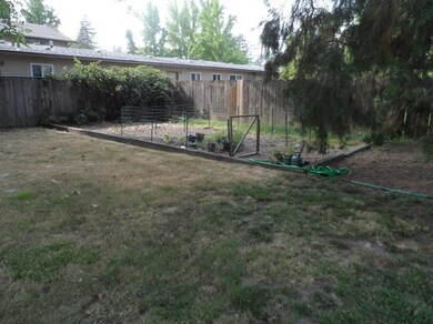 920 SW Pine St, Grants Pass, OR 97526 - photo 4