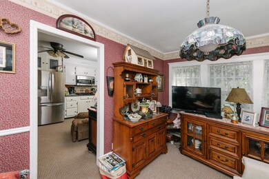 207 Riveredge dining room
