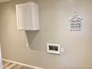 711 N Division St, Cleveland, OK 74020 - photo 6