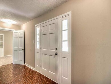 Entry/Foyer.