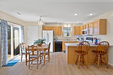 Dining/kitchen