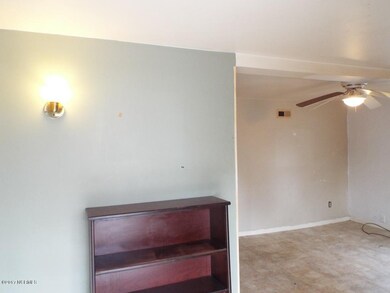 006 Front Entry & Living Room