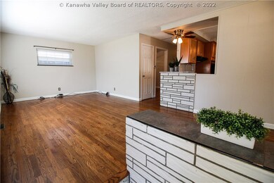 2906 Gillespie Dr, Dunbar, WV 25064 - photo 2