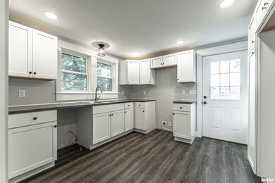 211 3rd St, Lincoln, IL 62656 - photo 6