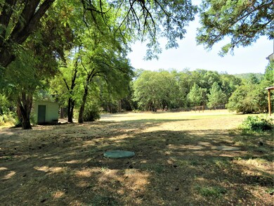 6572 Cypress Dr, Central Point, OR 97502 - photo 2