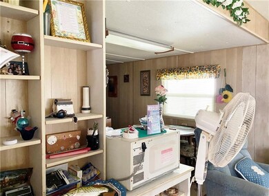 6114 Crestview Ln, Zephyrhills, FL 33542 - photo 7