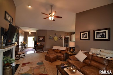 6022 W Charleston Ct, Peoria, IL 61607 - photo 5