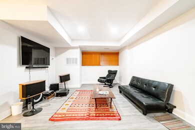 53 Skyhill Rd unit 104, Alexandria, VA 22314 - photo 2