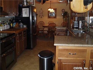Kitchen. Very efficient kitchen with quartz counte