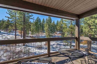 Private third story deck sitting among the towerin